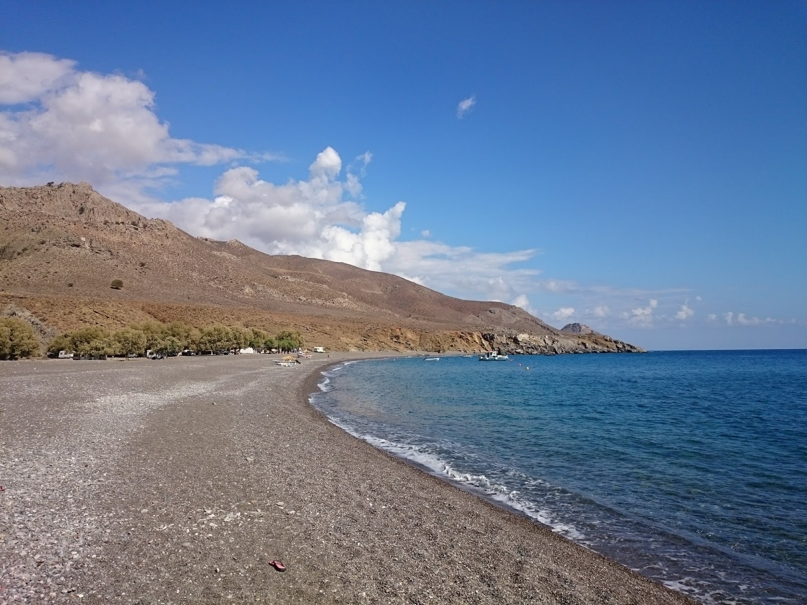 Photo de Trypiti beach avec moyenne baie