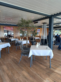 Atmosphère du Restaurant français La Calanque Bleue à Sausset-les-Pins - n°12