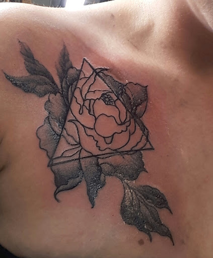 Tattoo Shop «A1 Tattoo Co», reviews and photos, 6805 N Oak Trafficway, Gladstone, MO 64118, USA