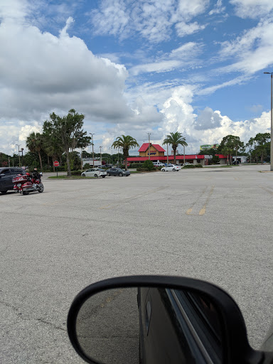 Shopping Mall «Lake Village Shopping MallKitchengaets», reviews and photos, 10601 US-441, Leesburg, FL 34788, USA