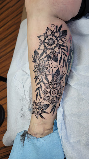 Tattoo Shop «Skinny Buddha Tattoo», reviews and photos, 203 S Monroe Ave, Green Bay, WI 54301, USA