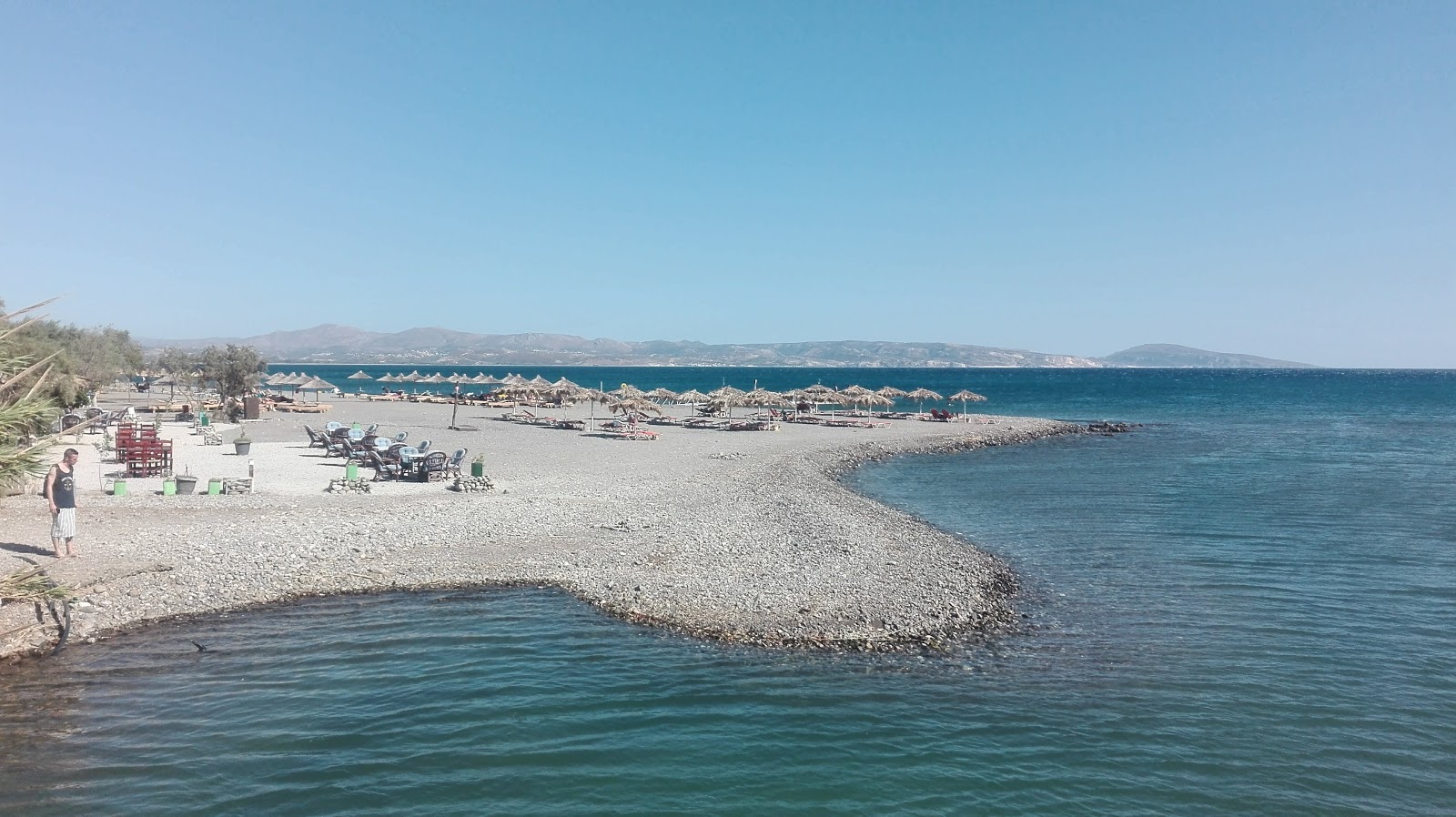 Foto von Agia Galini Strand von Klippen umgeben