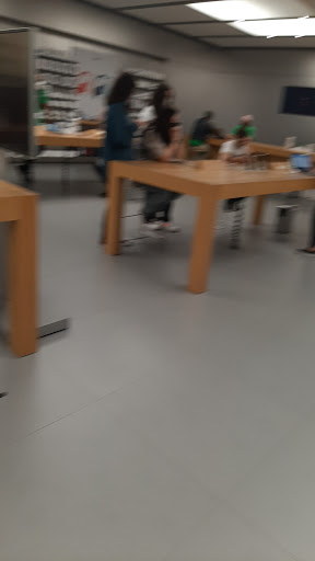 Computer Store «Apple Glendale Galleria», reviews and photos, 2126 Galleria Way, Glendale, CA 91210, USA