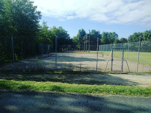 Cours de tennis à Saint-Martin-du-Bois