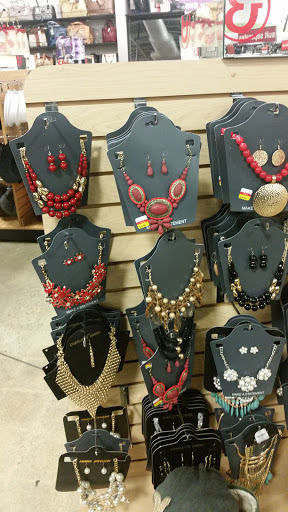 Clothing Store «K&G Fashion Superstore», reviews and photos, 1526 Golden Gate Plaza, Mayfield Heights, OH 44124, USA