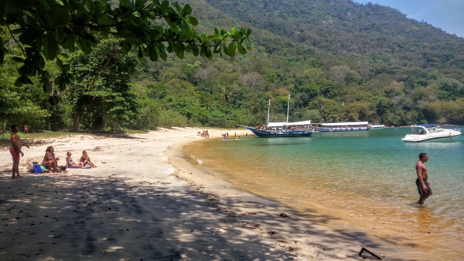 Foto de Praia de Araca com areia brilhante superfície