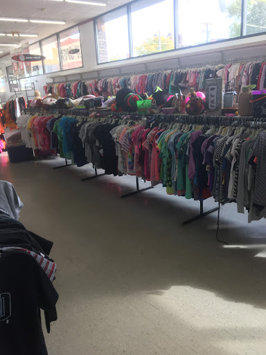 Thrift Store «Value World», reviews and photos, 11900 Detroit Ave, Lakewood, OH 44107, USA