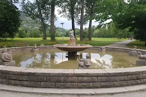 Märchenbrunnen image