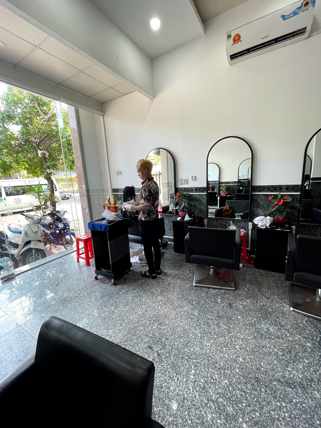 SINHANH HAIR SALON NHA TRANG