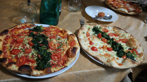 Da Ciccio ristorante pizzeria sulle gole del farfa in Mompeo, Provincia di Rieti