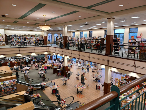 Barnes & Noble image