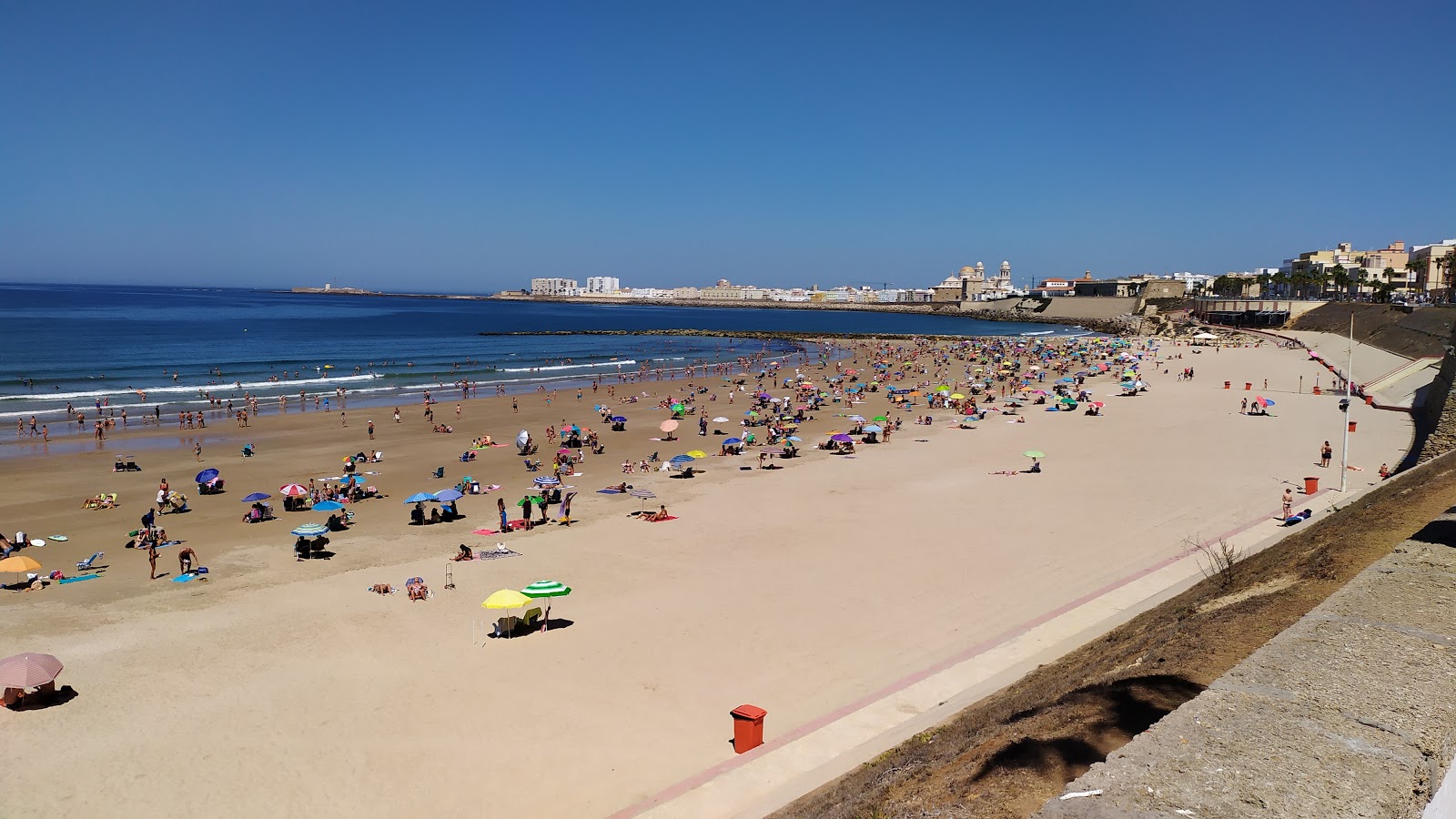Photo de Playa Santa Maria del Mar avec baie spacieuse