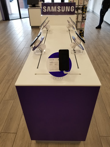 Cell Phone Store «MetroPCS Corporate Store», reviews and photos, 7780 NW 25th St, Miami, FL 33126, USA