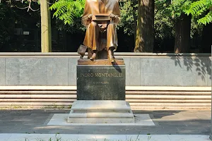 Indro Montanelli Statue image