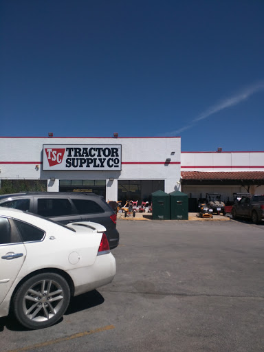 Home Improvement Store «Tractor Supply Co.», reviews and photos, 540 10th St #150, Floresville, TX 78114, USA