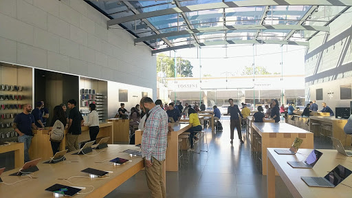 Computer Store «Apple Highland Village», reviews and photos, 4012 Westheimer Rd, Houston, TX 77027, USA