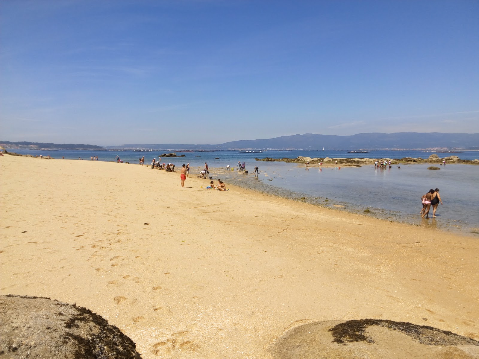 Praia das Sinas的照片 带有宽敞的海湾