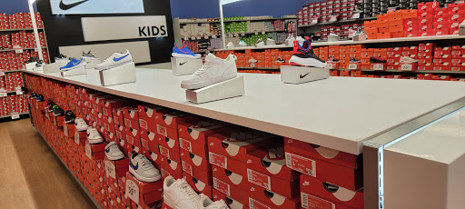 Shoe Store «Shoe Carnival», reviews and photos, 2105 N Prospect Ave, Champaign, IL 61822, USA