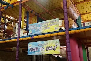 Sqoshis indoor playcentre and Laser Centre image