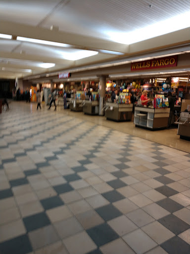 Shopping Mall «North Point Centre», reviews and photos, 320 Bay St, San Francisco, CA 94133, USA