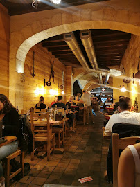 Atmosphère du Restaurant servant de la raclette La Meule Du Berger à Bordeaux - n°16