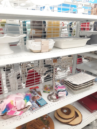 Clothing Store «Ross Dress for Less», reviews and photos, 484 Randall Rd, South Elgin, IL 60177, USA