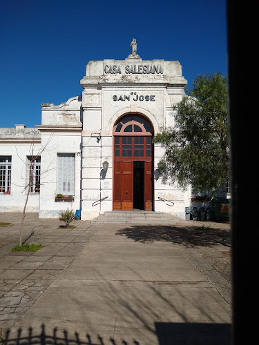 Colegio De Las Hermanas (Casa Salesiana Jan Jose) - Universidad