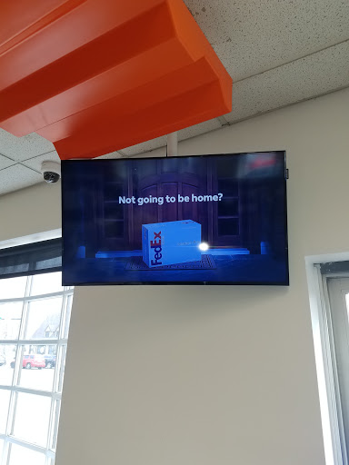 Print Shop «FedEx Office Print & Ship Center», reviews and photos, 427 E Main St, Kent, OH 44240, USA
