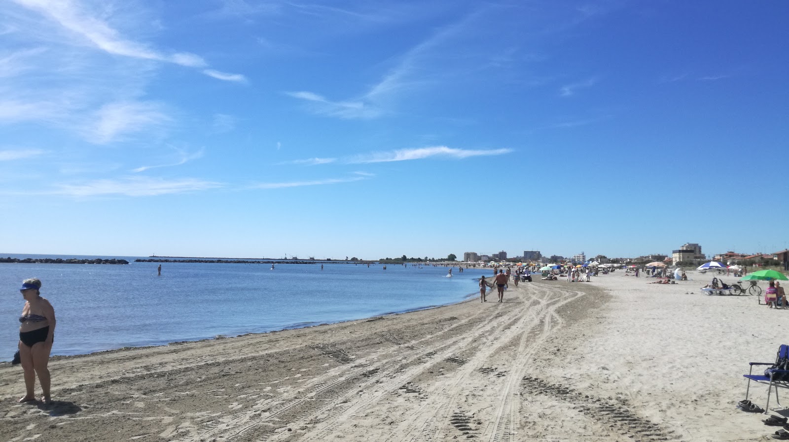 Fotografija Spiaggia di Porto Garibaldi z svetel pesek površino