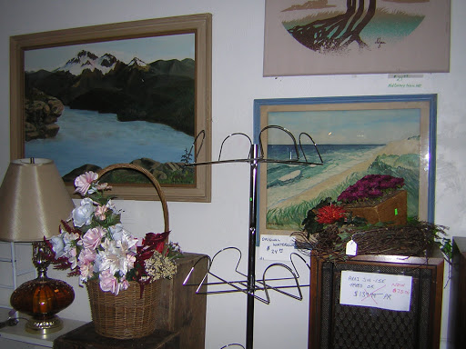 Thrift Store «Nifty Thrifty Thrift Store», reviews and photos, 826 W Railroad Ave, Shelton, WA 98584, USA