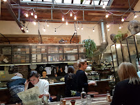 Atmosphère du Restaurant servant le petit-déjeuner Holybelly à Paris - n°11