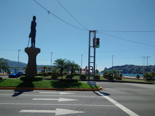 Estatua de Apolonio Castillo