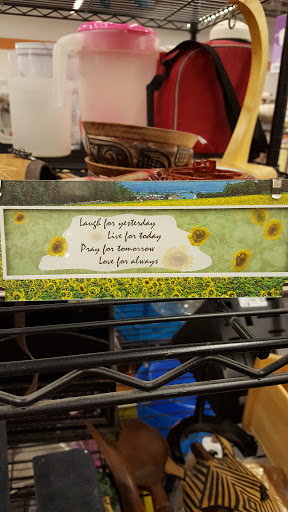 Thrift Store «Lindsay & Warner Goodwill Retail Store & Donation Center», reviews and photos, 874 E Warner Rd, Gilbert, AZ 85296, USA