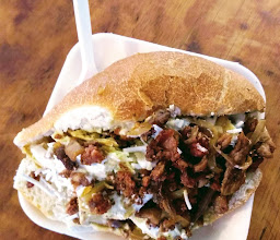 Nieves y Gaspachos Monarca y El Garage Burger & Taco y Ke Chilakos Tortas de Chilaquiles y Algo mas photo