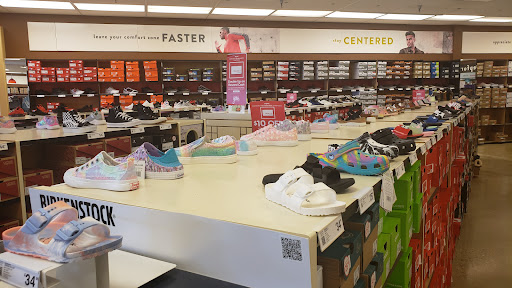Shoe Store «Famous Footwear», reviews and photos, 124 Danada Square W, Wheaton, IL 60189, USA