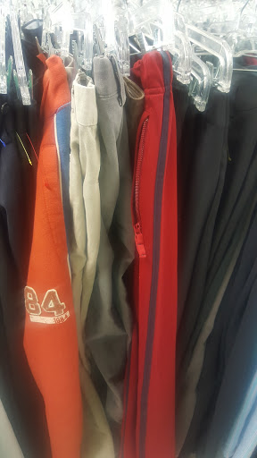 Thrift Store «Goodwill of North Georgia: Snellville Store and Donation Center», reviews and photos, 2340 Ronald Reagan Pkwy, Snellville, GA 30078, USA