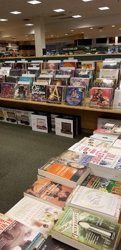 Book Store «Barnes & Noble», reviews and photos, 5132 W Saginaw Hwy, Lansing, MI 48917, USA