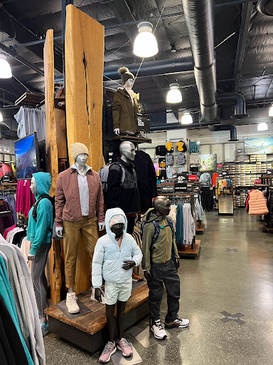 Clothing Store «The North Face Outlet», reviews and photos, 8555 San Ysidro Ave Ste 20, Gilroy, CA 95020, USA