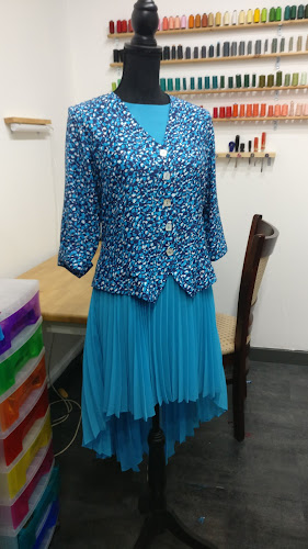 Comments and reviews of Iona's Dressmaking