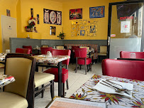 Atmosphère du Restaurant africain RESTAURANT LE 15-17 CHEZ KHAR à Paris - n°4