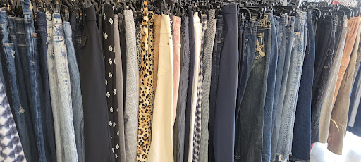 Consignment Shop «SecondHand Savvys», reviews and photos, 210 S Kings Ave, Brandon, FL 33511, USA