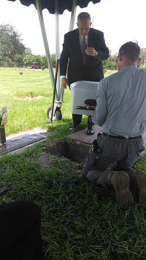 Cemetery «Osceola Memory Gardens - Funeral Homes, Cemetery & Crematory», reviews and photos, 1717 Old Boggy Creek Rd, Kissimmee, FL 34744, USA