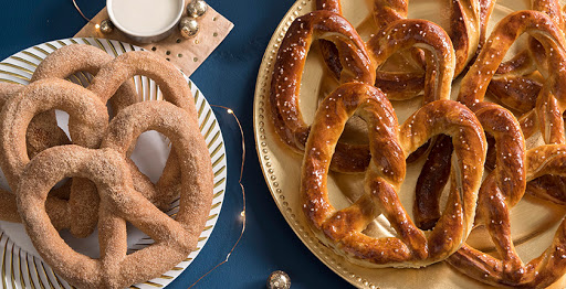 Pretzel store Garland