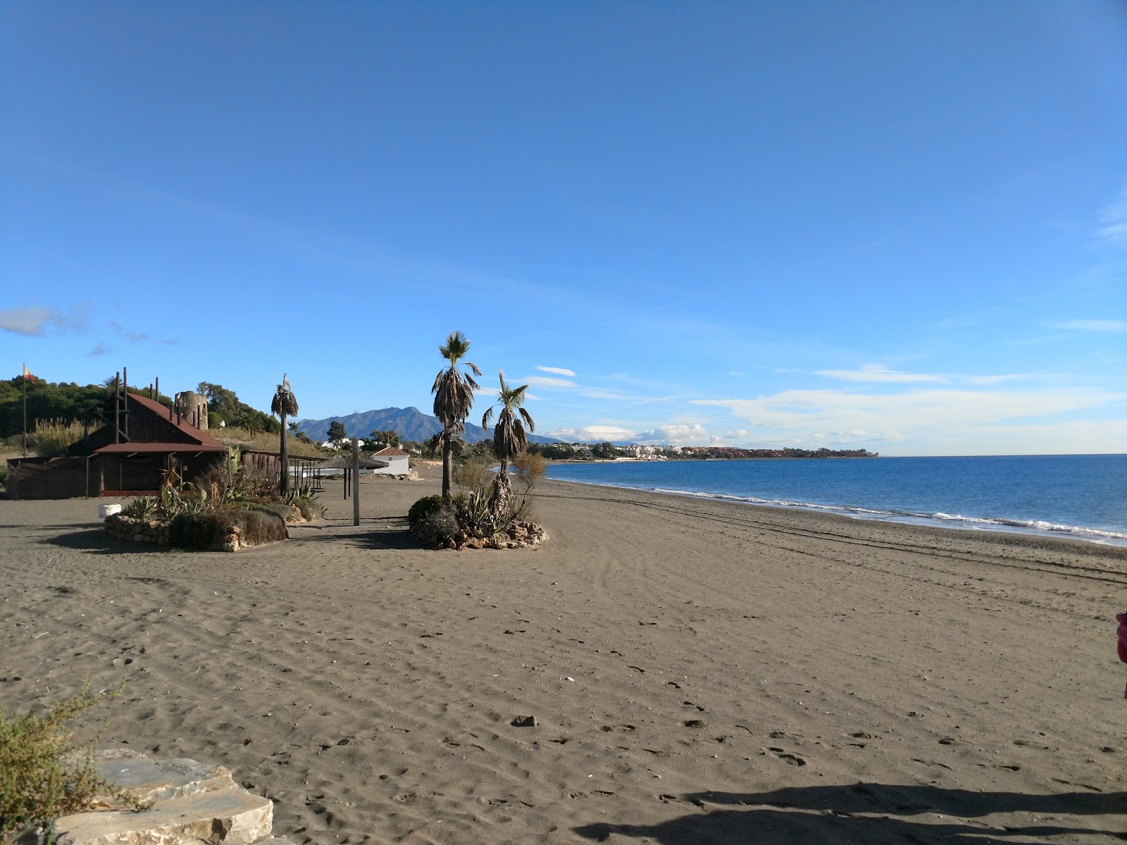 Foto di Playa del Velerin con una superficie del sabbia grigia