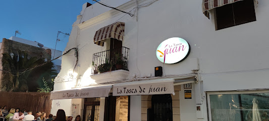 Taberna La Tasca De Juan - C. Padre Caro, 10, 11140 Conil de la Frontera, Cádiz, Spain