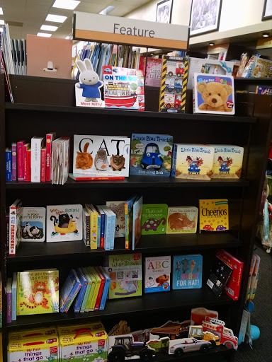 Book Store «Books-A-Million», reviews and photos, 6170 W Grand Ave #309, Gurnee, IL 60031, USA