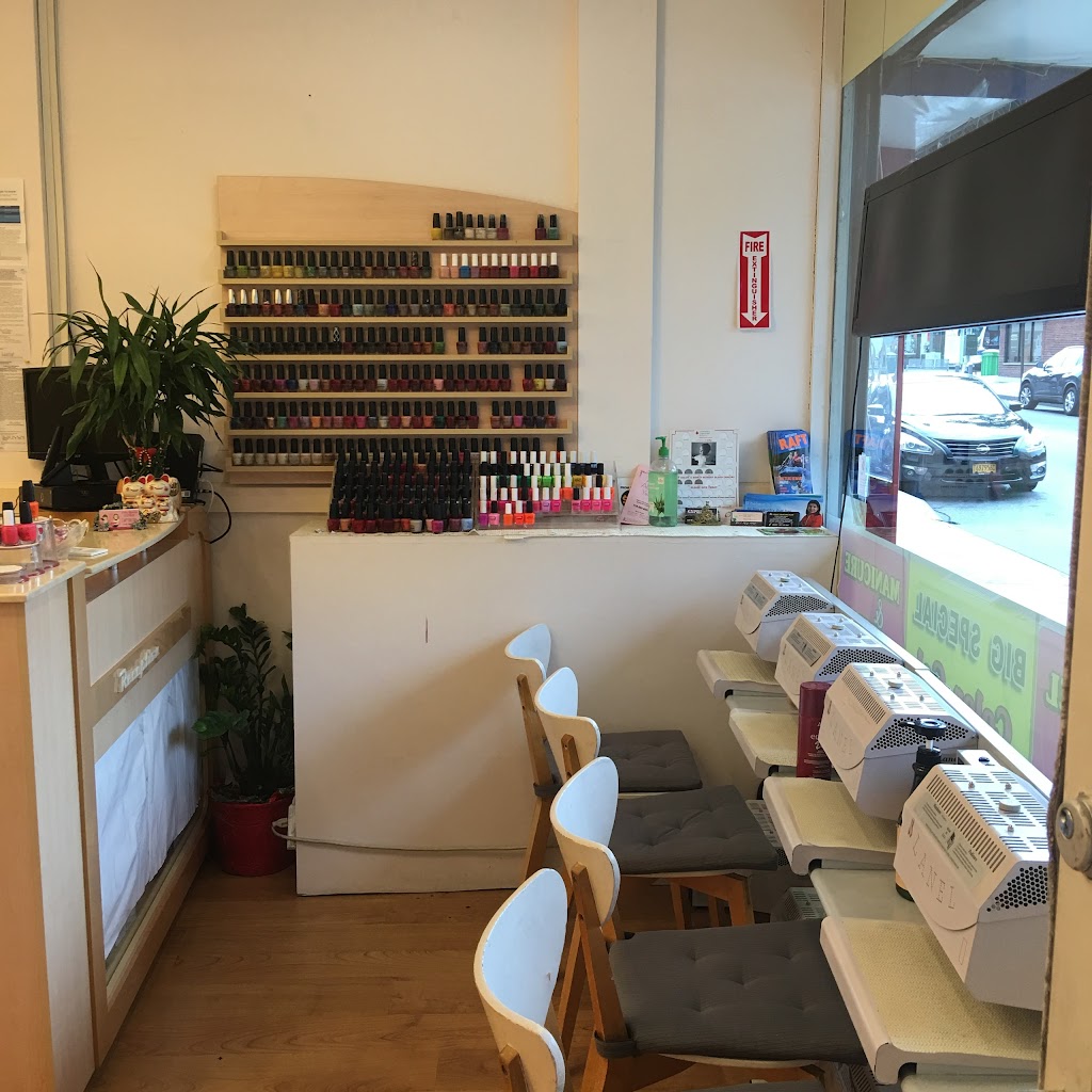 Nails Bloom 11357