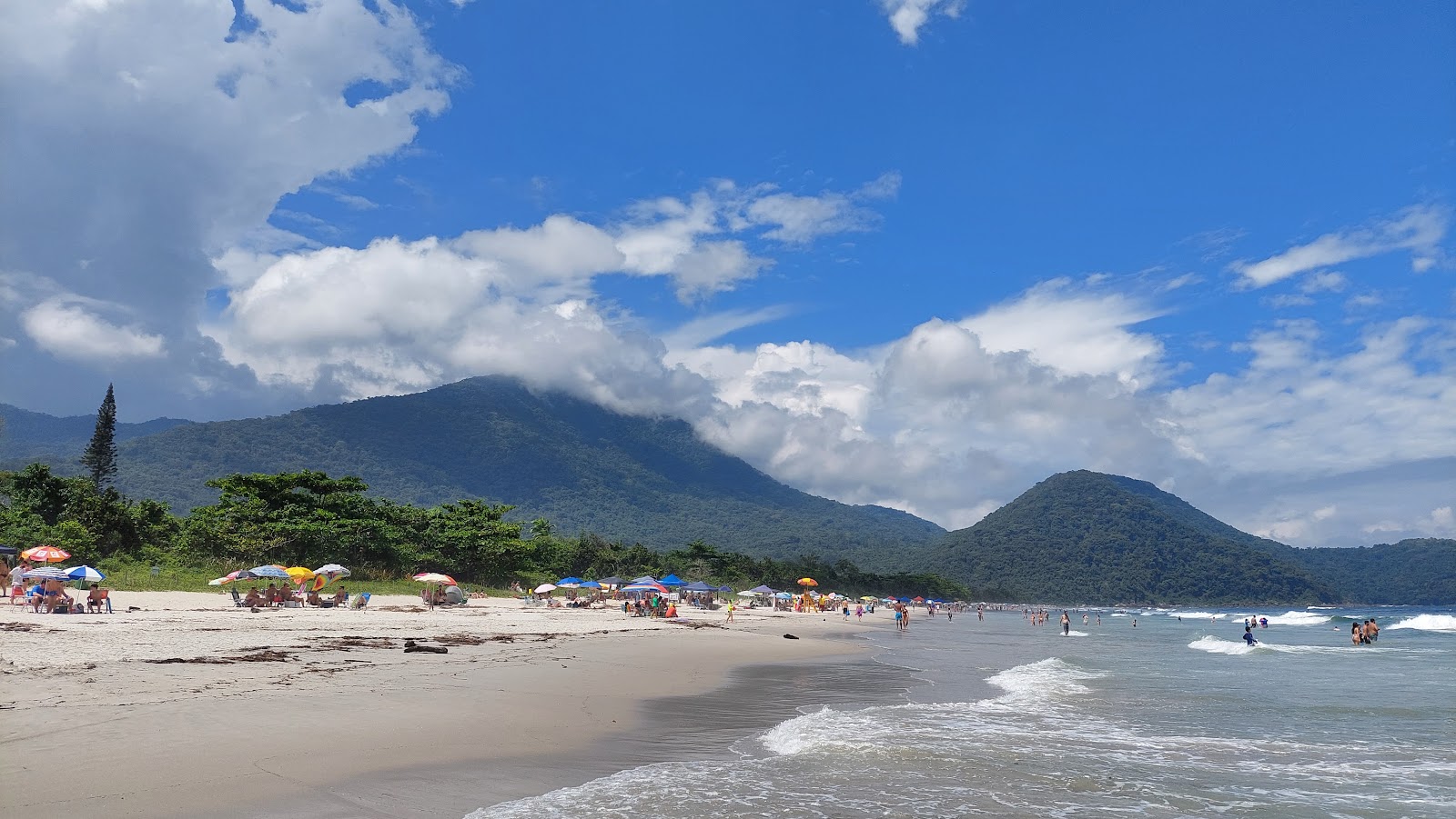 Foto von Itamambuca Strand mit heller sand Oberfläche
