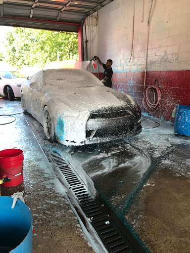 Chamo's Hand CarWash en Elizabeth