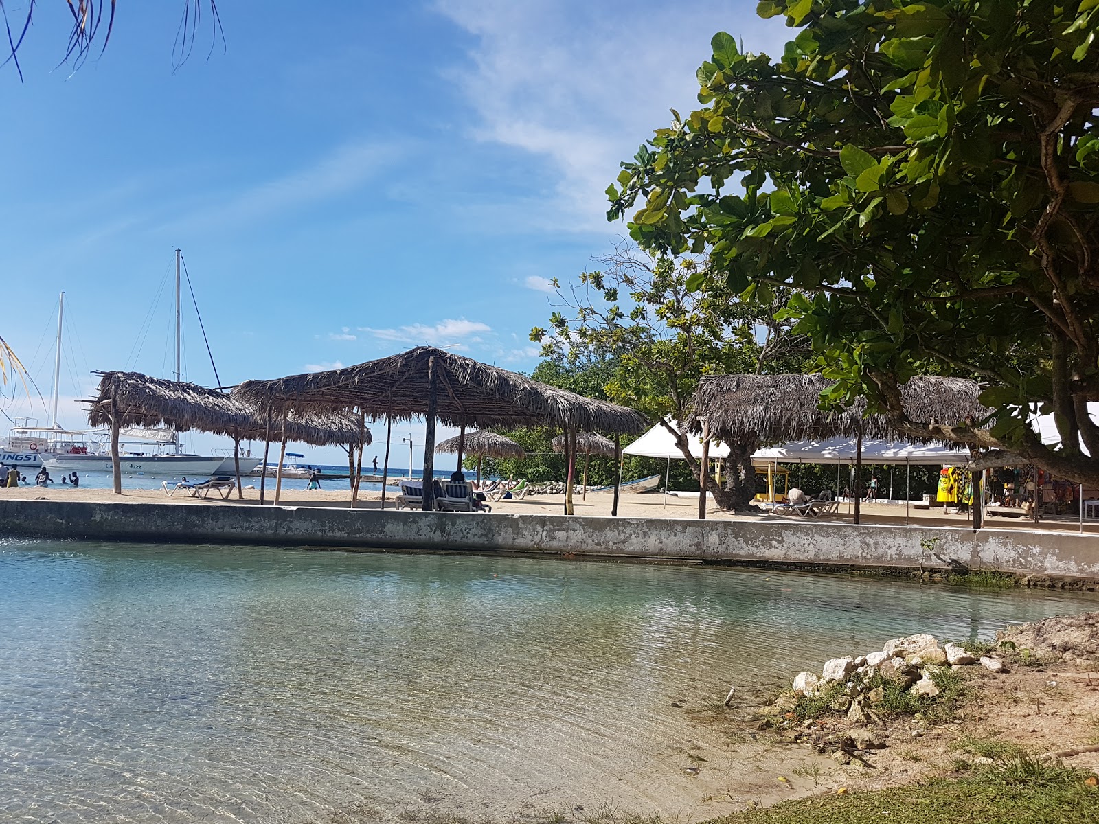 Fotografie cu Mahogany Beach zonele de facilități